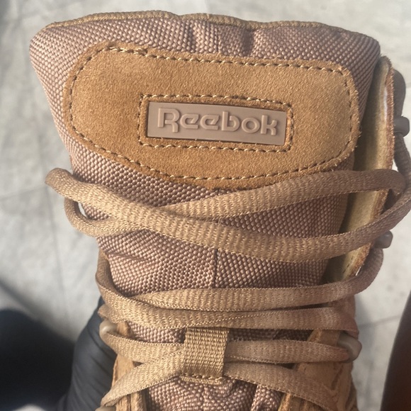 Rebook shoes I need them off my hands - Picture 2 of 3